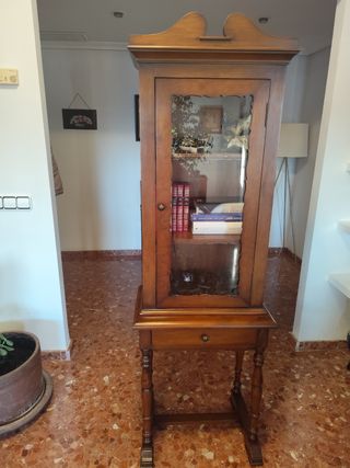 Vitrina Clásica de Madera