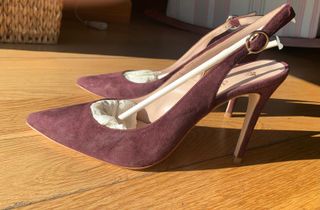 Zapatos burdeos de ante de tacón