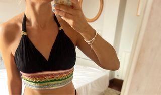 Crop top negro pedrería multicolor