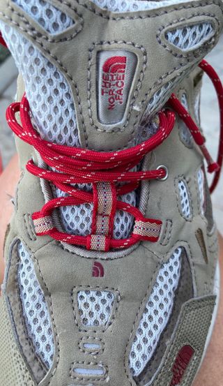 Zapatillas North Face trekking - beige/rojo