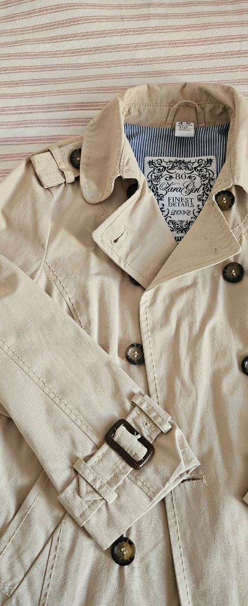 Gabardina niña 4-5 y 5.6 años. 10 las dos. 6 x 1.