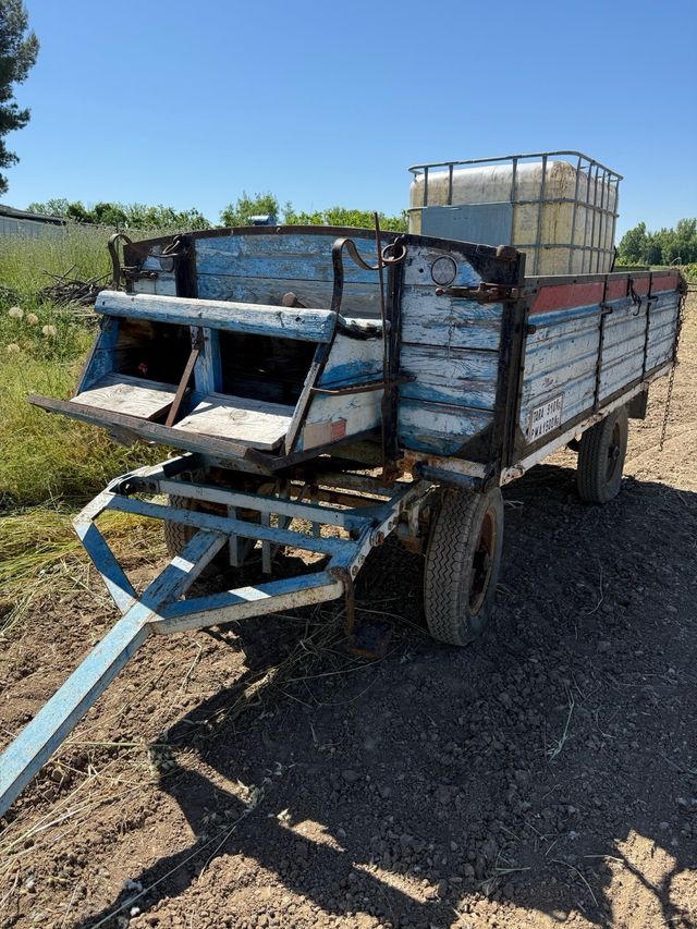 Remolque agrícola madera antiguo
