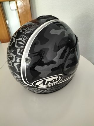 Casco Arai: Diseño floral