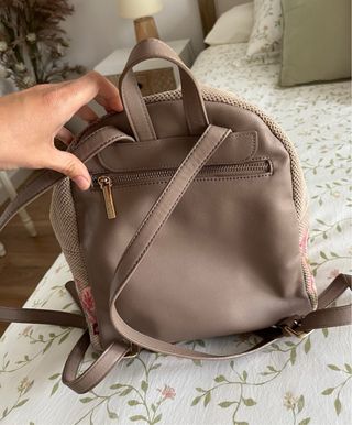 Mochila Parfois beige bordada