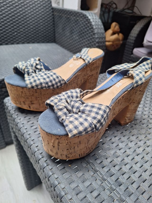 Sandalias plataforma azul y blanco