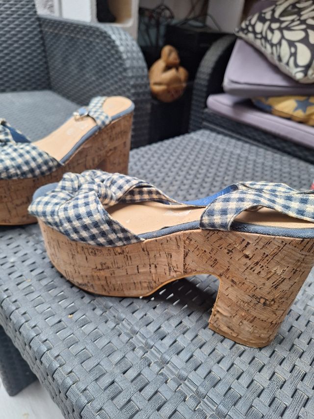 Sandalias plataforma azul y blanco