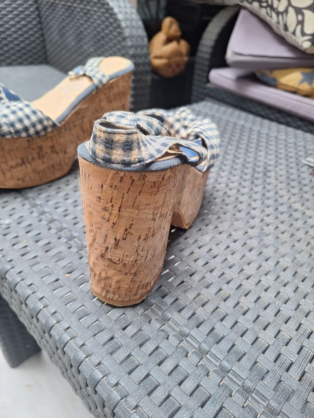 Sandalias plataforma azul y blanco