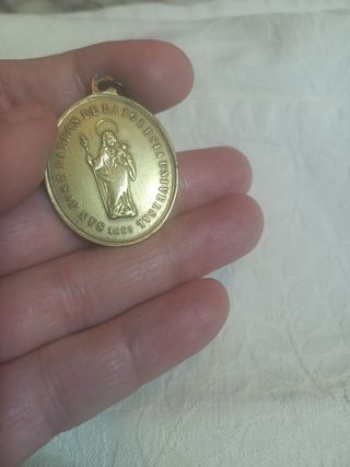 Medalla religiosa antigua (1882)