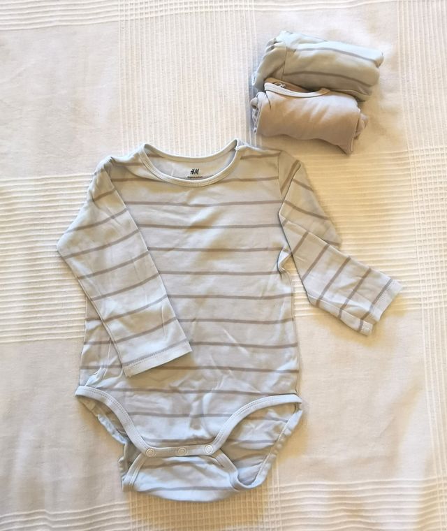 Lote 3 bodies bebé - 9 a 12 meses