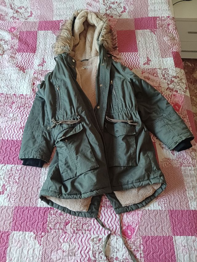 Abrigo verde con capucha