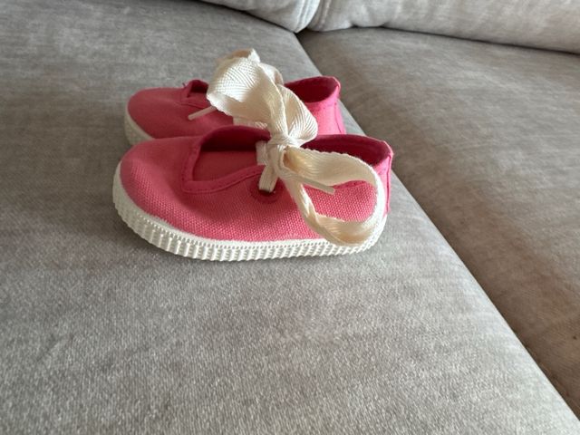 Zapatillas bebé Zara -talla 15/16