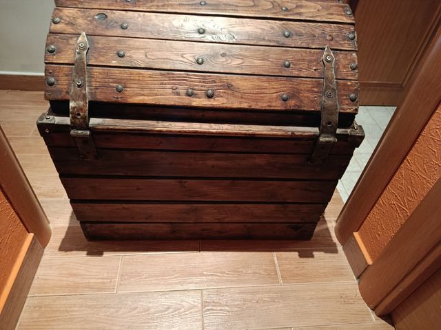 Baúl madera antiguo