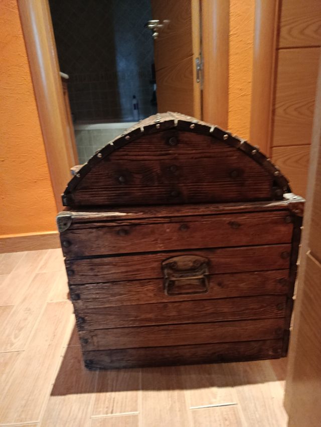 Baúl madera antiguo