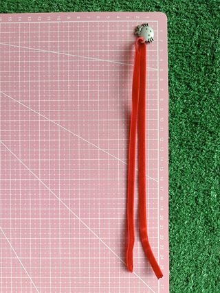 Lazo terciopelo rojo para mantoncillo infantil