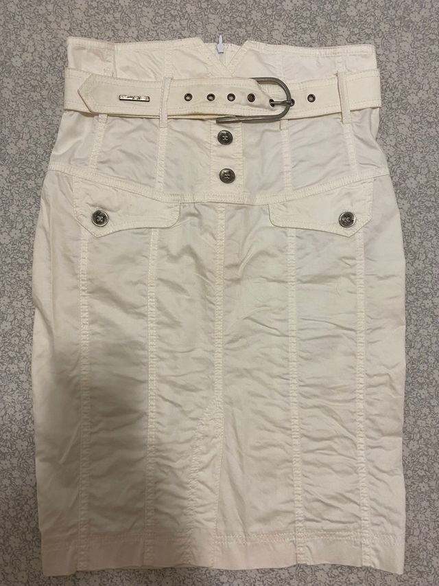 Falda blanca cintura alta. talla 40.