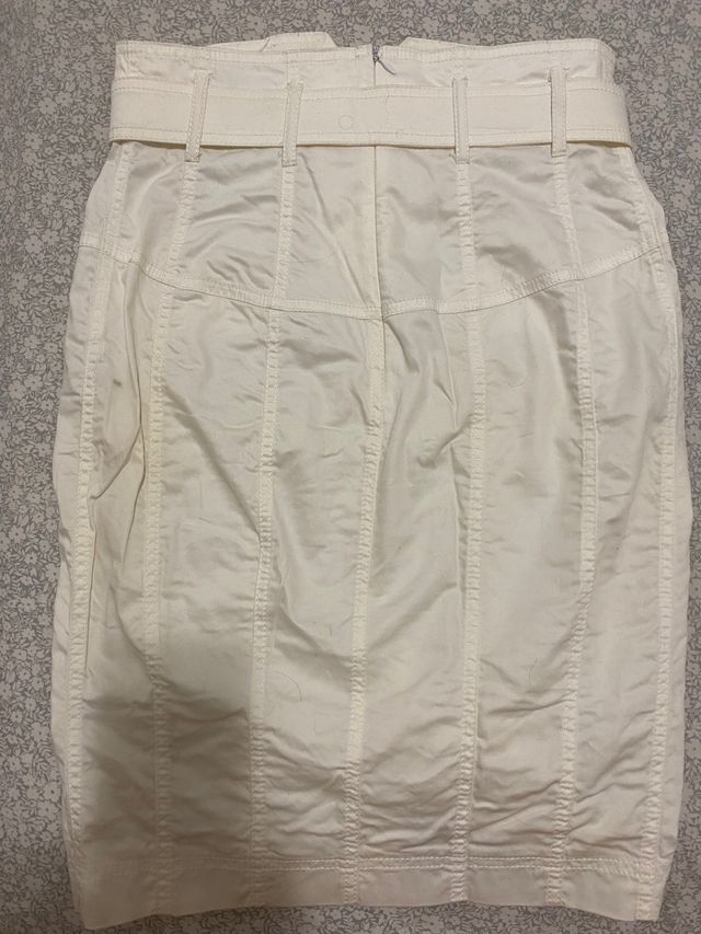 Falda blanca cintura alta. talla 40.