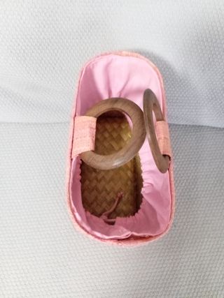 Bolso de mano de rafia rosa