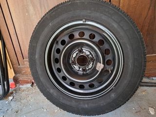 Llanta 14" 4 tornillos + neumático