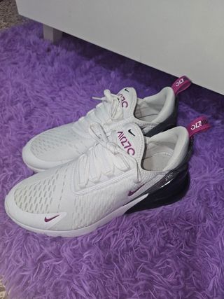 Nike Air Max 270 - Blancas y Moradas de segunda mano por 60 EUR en Benifaió  en WALLAPOP