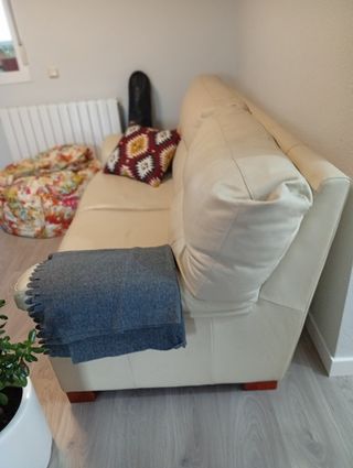 Sofá piel beige - 2 plazas