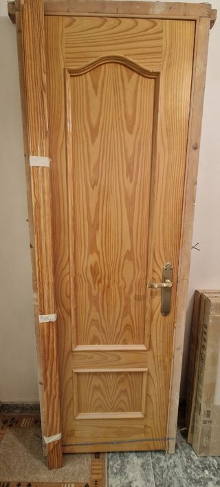Puerta madera maciza