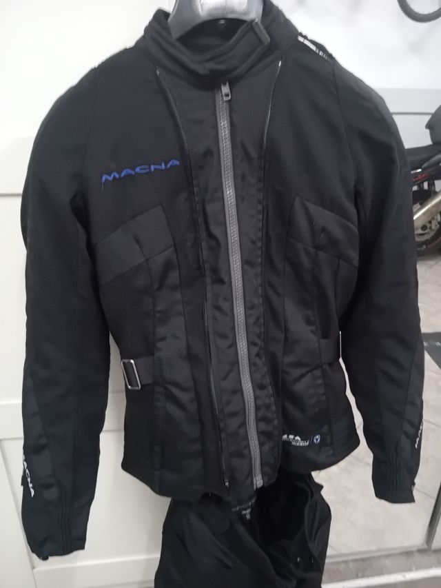 Chaqueta y Pantalón Macna negra talla S