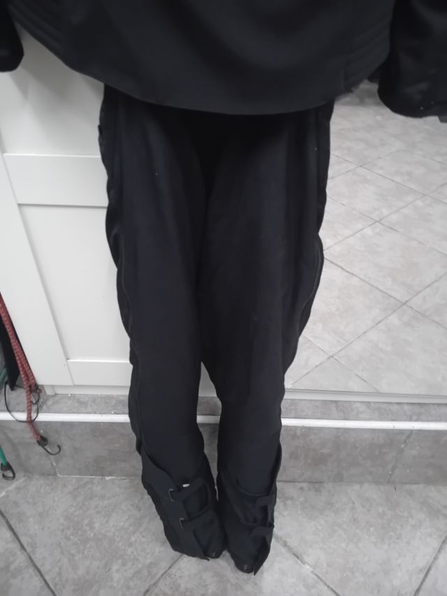 Chaqueta y Pantalón Macna negra talla S