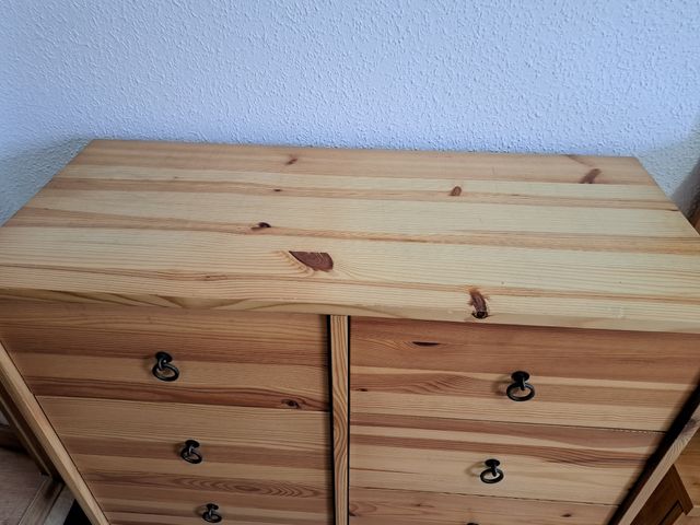 Cómoda 8 cajones madera maciza con ruedas