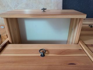 Cómoda 8 cajones madera maciza con ruedas