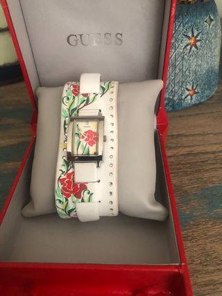 Reloj Guess mujer blanco y rojo