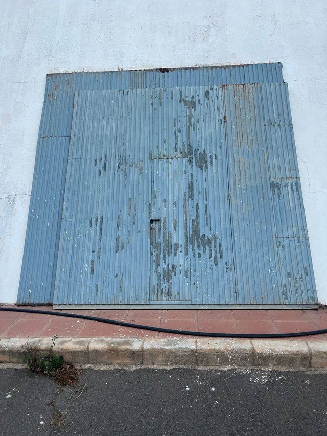 Puerta metálica garaje 