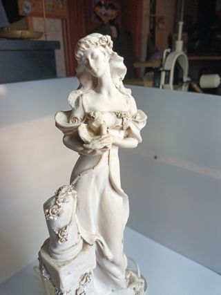 Lámpara Mujer Antigua  de pie