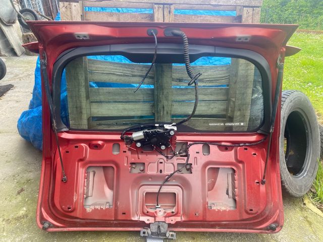 Portón trasero Ford Focus SW rojo