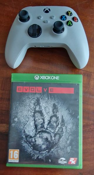 Mando Xbox One NUEVO + juego Evolve