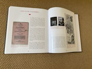 Een stad in omwenteling novo em holandês