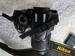 Nikon D3200 + 2 objetivos (18-55 y 55-200)