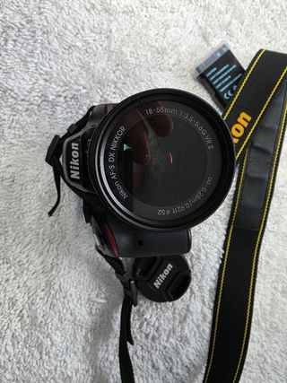 Nikon D3200 + 2 objetivos (18-55 y 55-200)