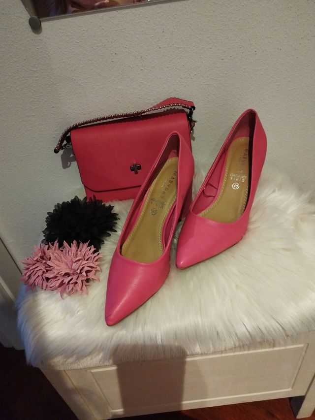 Zapatos y bolso fucsia