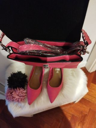 Zapatos y bolso fucsia