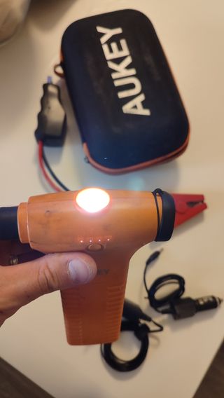 Avviatore Auto Aukey - Emergenza