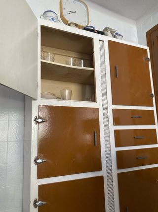 Alacena vintage blanco y marrón