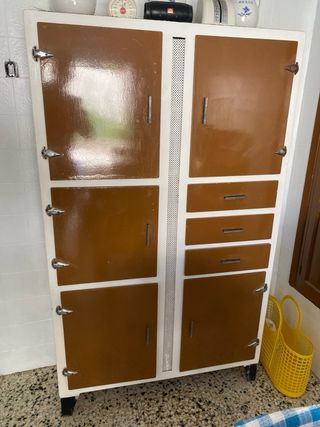 Alacena vintage blanco y marrón