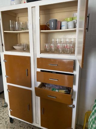 Alacena vintage blanco y marrón