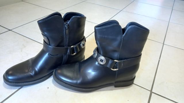 Stivaletti neri con plateau interno