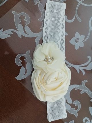 Cesta y cintas comunión beige