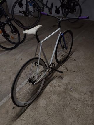 Bicicleta fija Fixie blanca