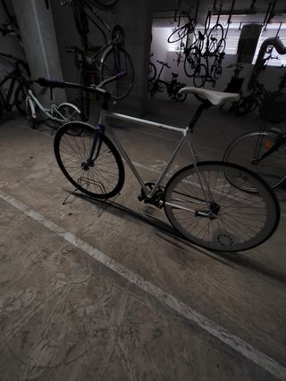 Bicicleta fija Fixie blanca