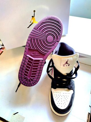 Air Jordan 1 Mid SE Bordeaux