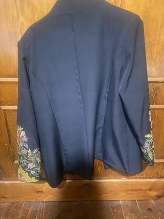 Chaqueta negra bordada - Talla L