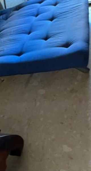 Sofá cama azul plegable